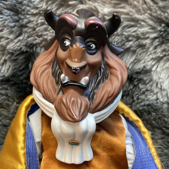 Disney Store Beast Classic Doll 12"
From Beauty And The Beast - Picture 16 of 16